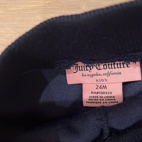 Juicy couture Kids velour 2pc jogger set - Picture 9 of 10